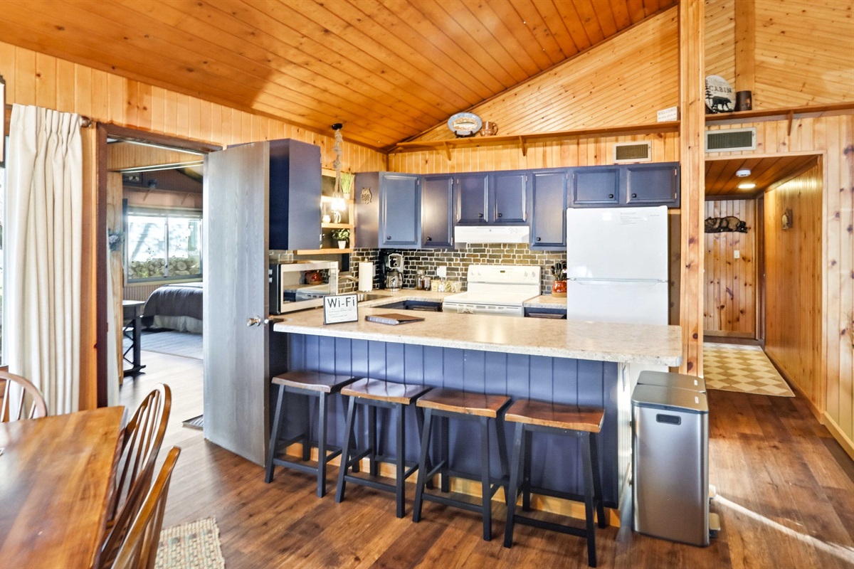 Queensway Lakefront Cabin — photo 4
